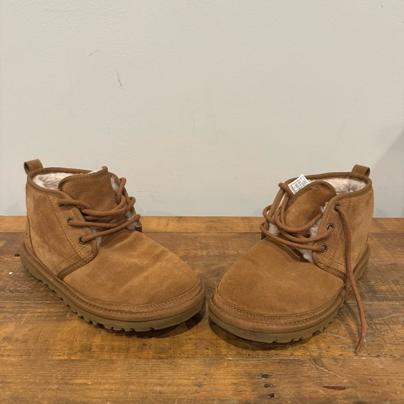 UGG Brown Low Top Boot w/ Laces - Picture 4 of 8